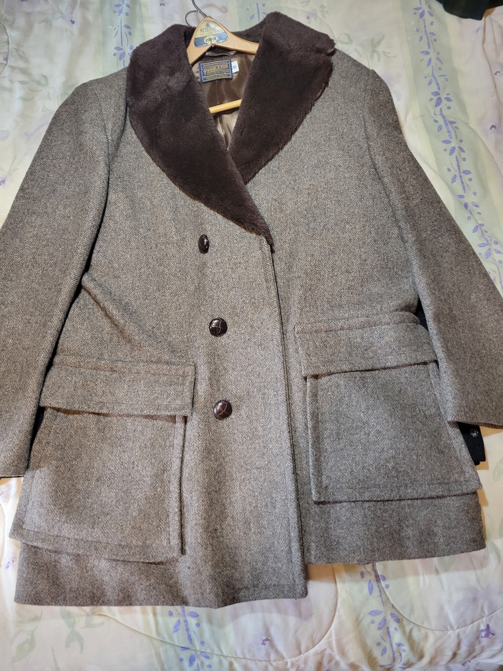 Pendleton Mens Brown Herringbone Wool Coat with Fur Collar Size 46